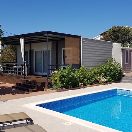 Mobile Homes Suha Punta Kampor ภายนอก รูปภาพ