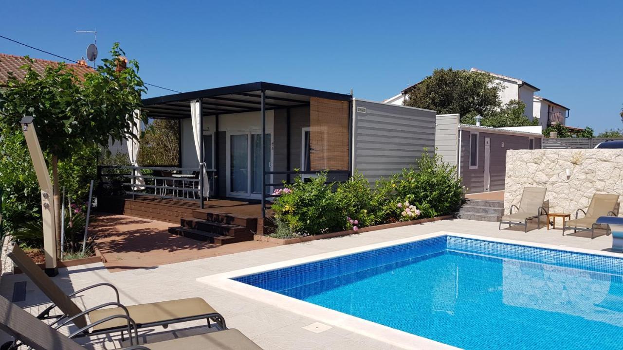 Mobile Homes Suha Punta Kampor ภายนอก รูปภาพ
