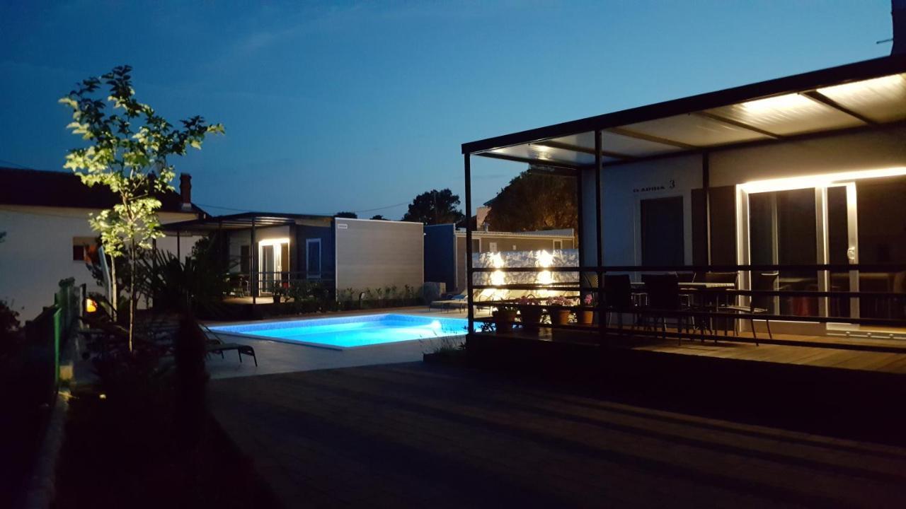Mobile Homes Suha Punta Kampor ภายนอก รูปภาพ