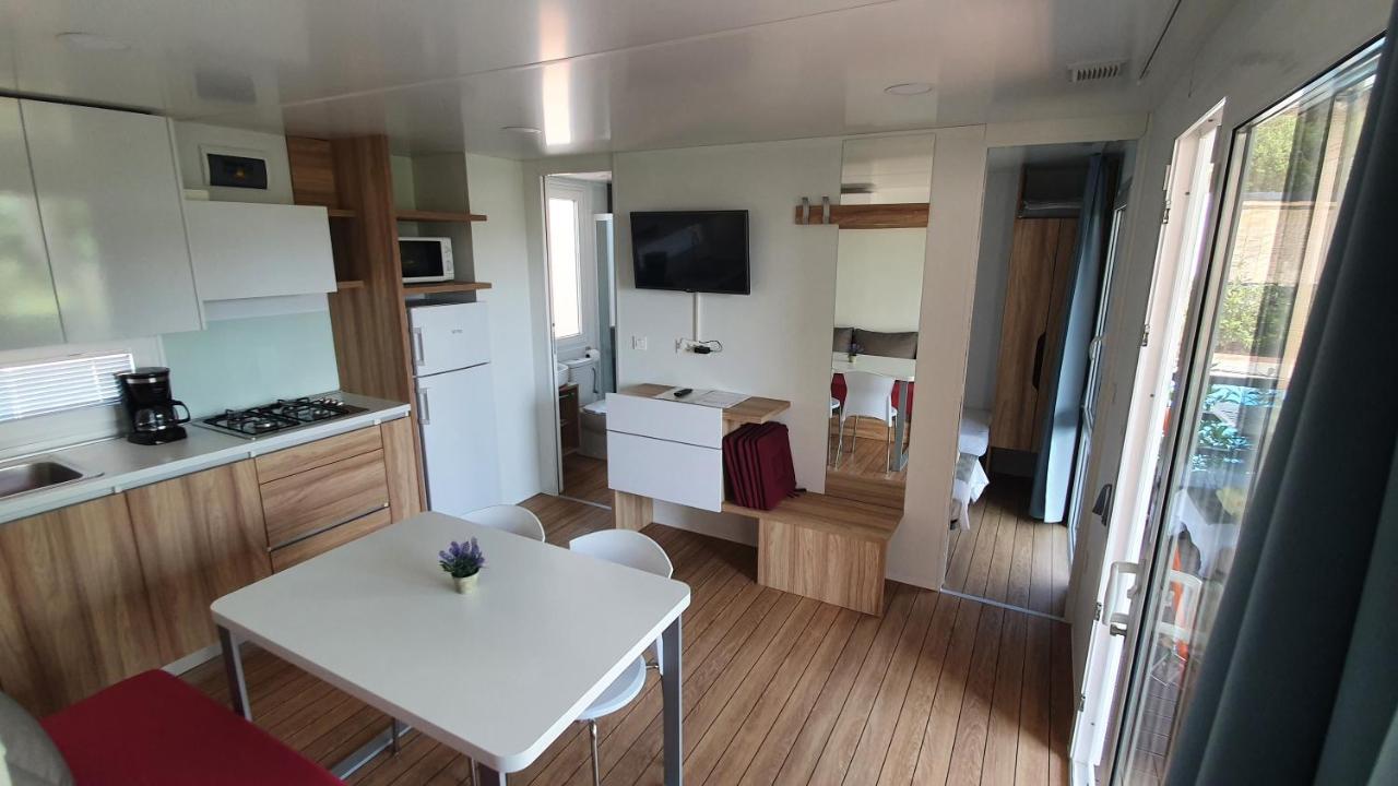 Mobile Homes Suha Punta Kampor ภายนอก รูปภาพ