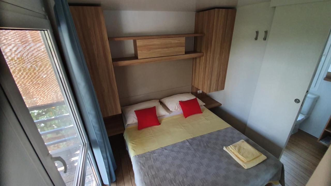 Mobile Homes Suha Punta Kampor ภายนอก รูปภาพ